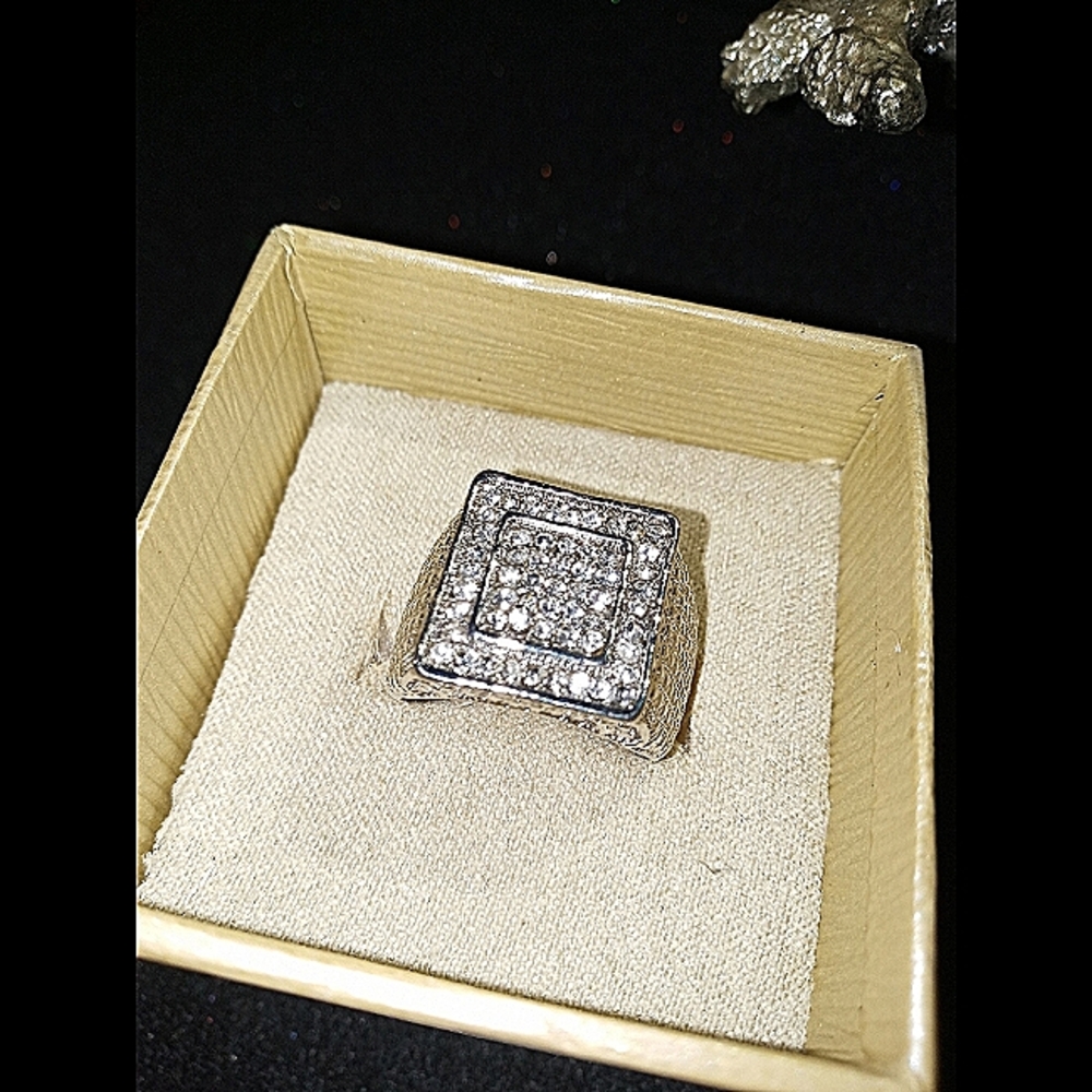 RING - Picture 6 of 6